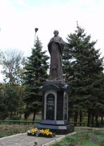 памятник Николаю-чудотворцу, покровителю города